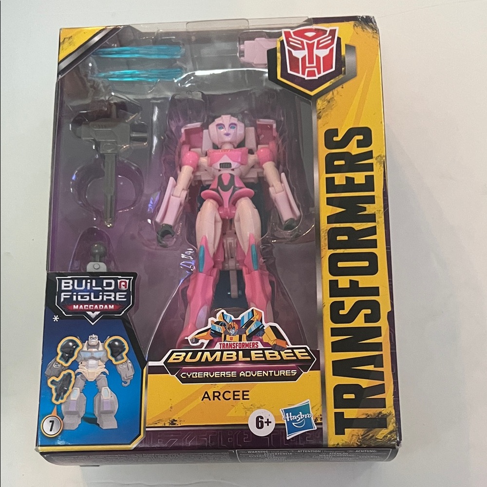 Hasbro Transformers Cyberverse Arcee‎ action figure - Pink and Blue
